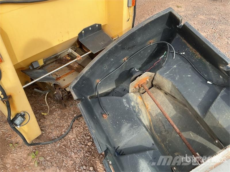 Fisher Polycaster Salt Spreader - Fits Truck Liivapuisturid ja soolapuisturid