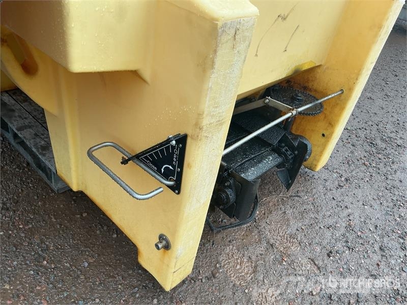 Fisher Pro-Caster معدات نشر الرمال والملح