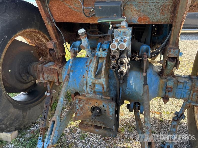 Ford 3910 2WD Utility Tractor Micro tracteur