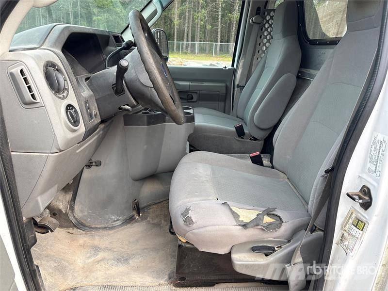 Ford E-150 Panel vans