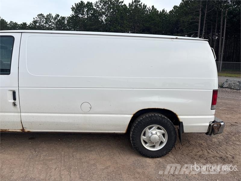 Ford E-150 Panel vans
