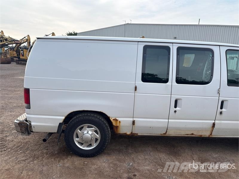 Ford E-150 Panel vans