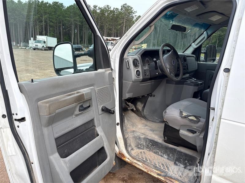Ford E-150 Panel vans