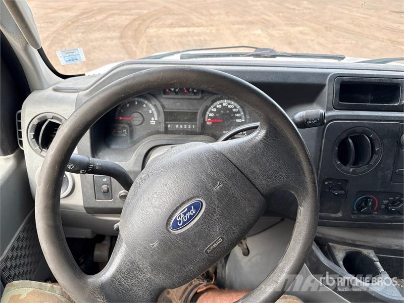 Ford E-150 Panel vans