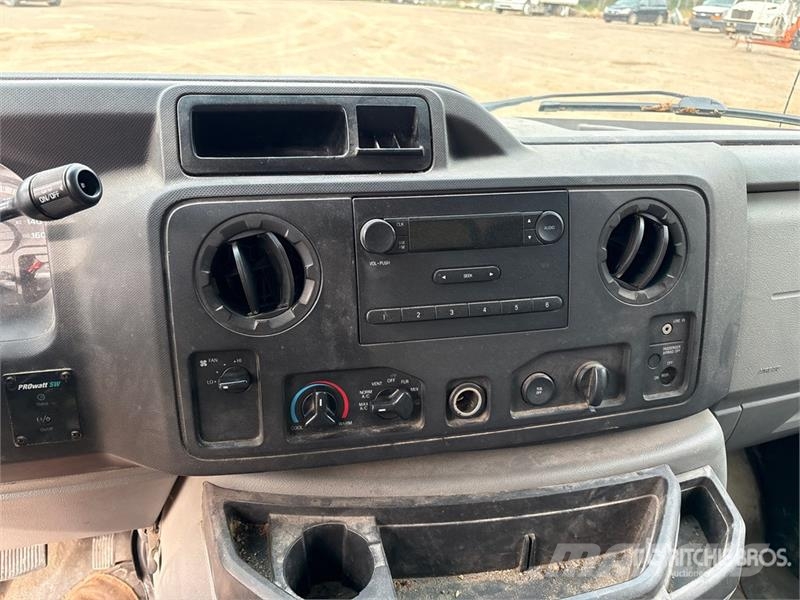 Ford E-150 Panel vans