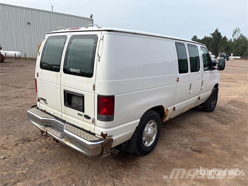 Ford E-150 Panel vans