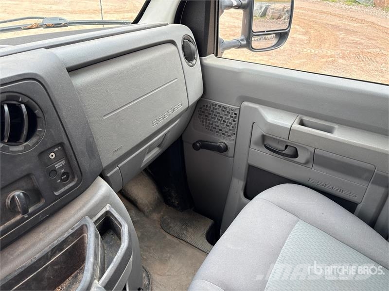 Ford E-150 Panel vans