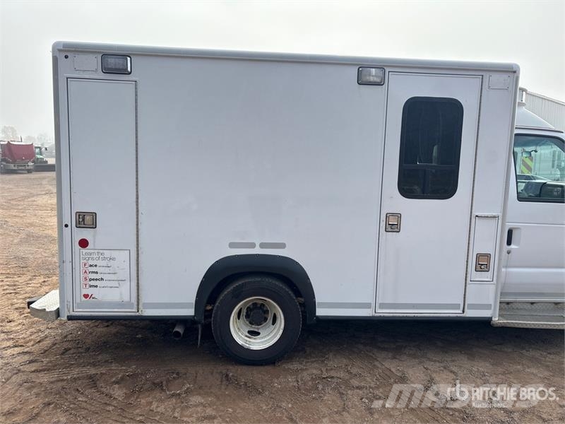 Ford E-350 Ambulance