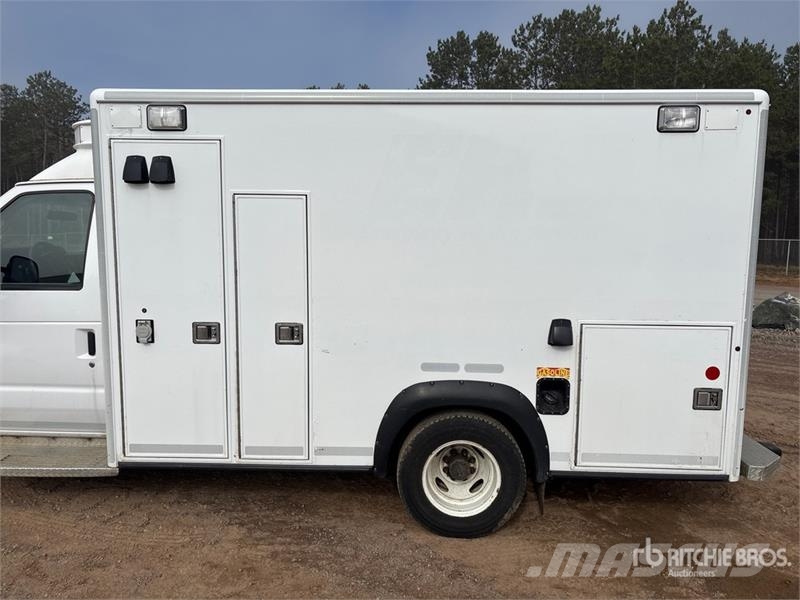 Ford E-350 Ambulance