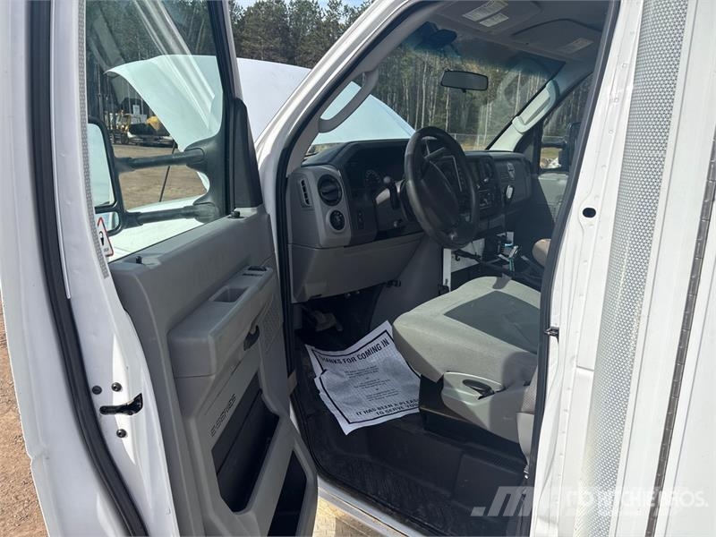 Ford E-350 Ambulance