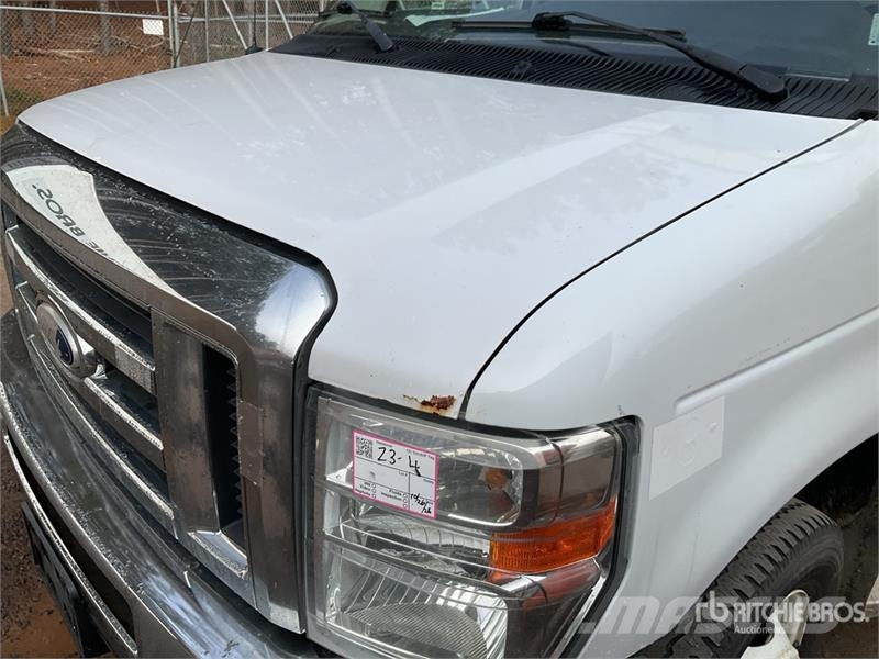 Ford E-350 Ambulance