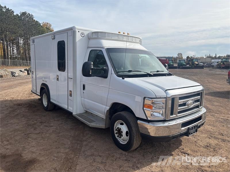 Ford E-350 Ambulance