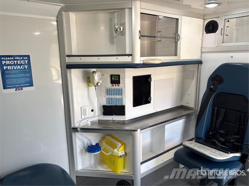Ford E-350 Ambulance