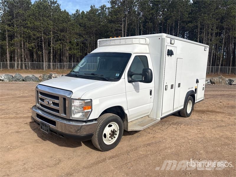 Ford E-350 Ambulance