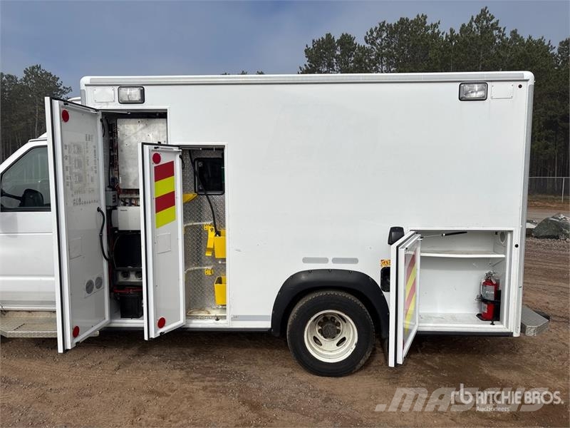 Ford E-350 Ambulance