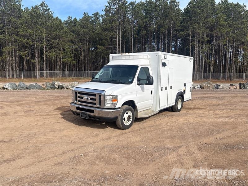Ford E-350 Ambulance