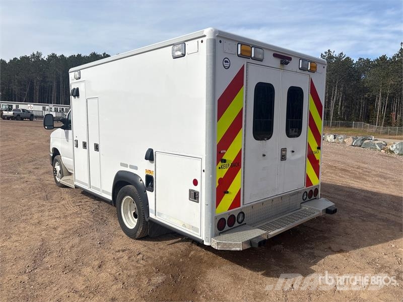 Ford E-350 Ambulance