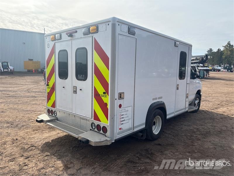 Ford E-350 Ambulance