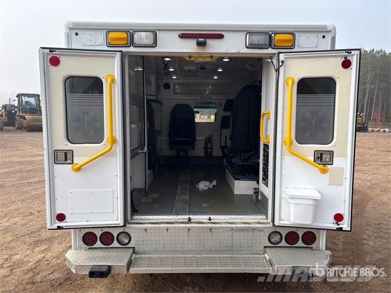 Ford E-350 Ambulance