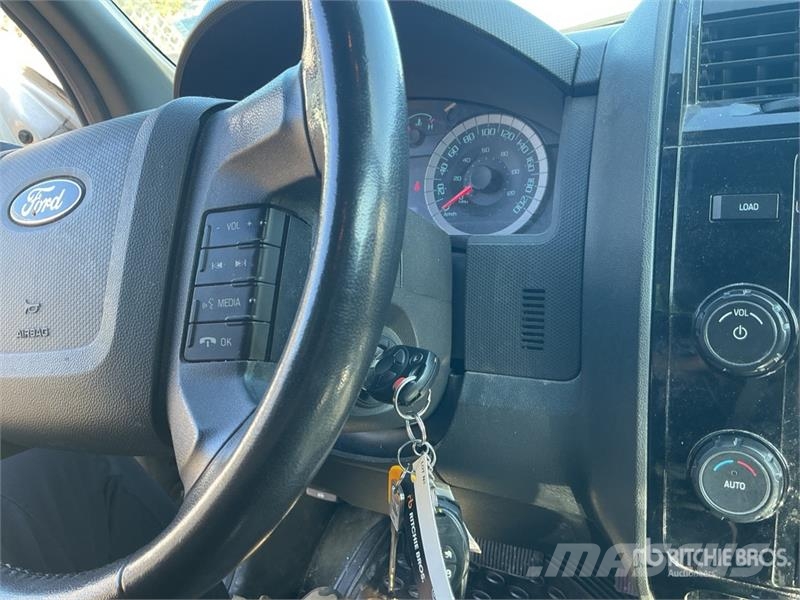 Ford Escape 4WD SUV Henkilöautot