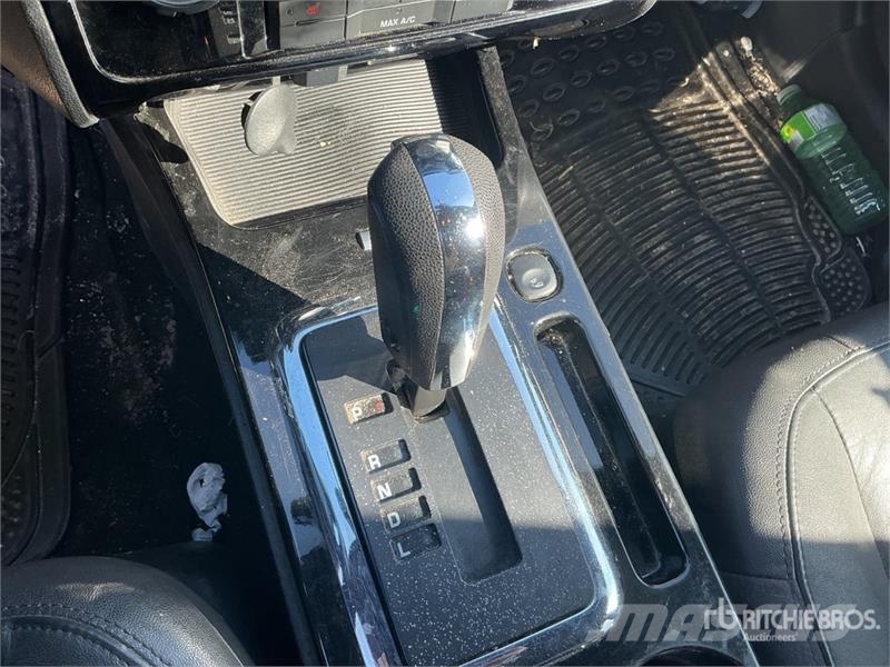 Ford Escape 4WD SUV Henkilöautot
