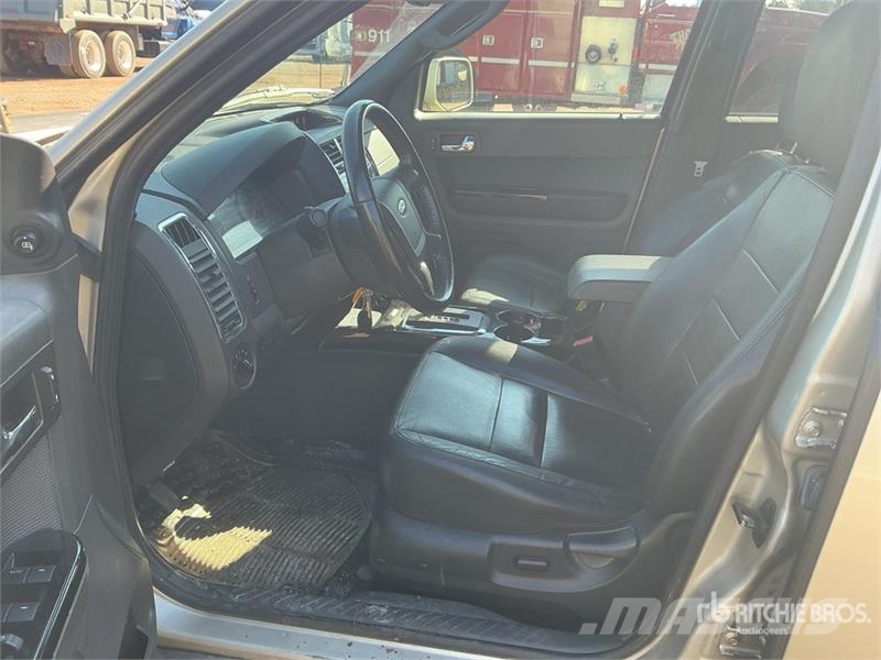 Ford Escape 4WD SUV Henkilöautot