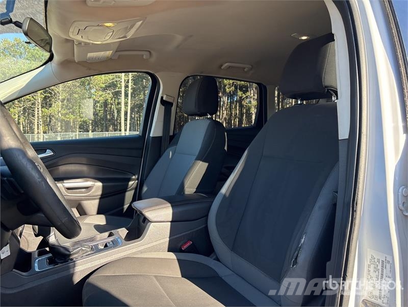 Ford Escape SE 4WD SUV سيارات