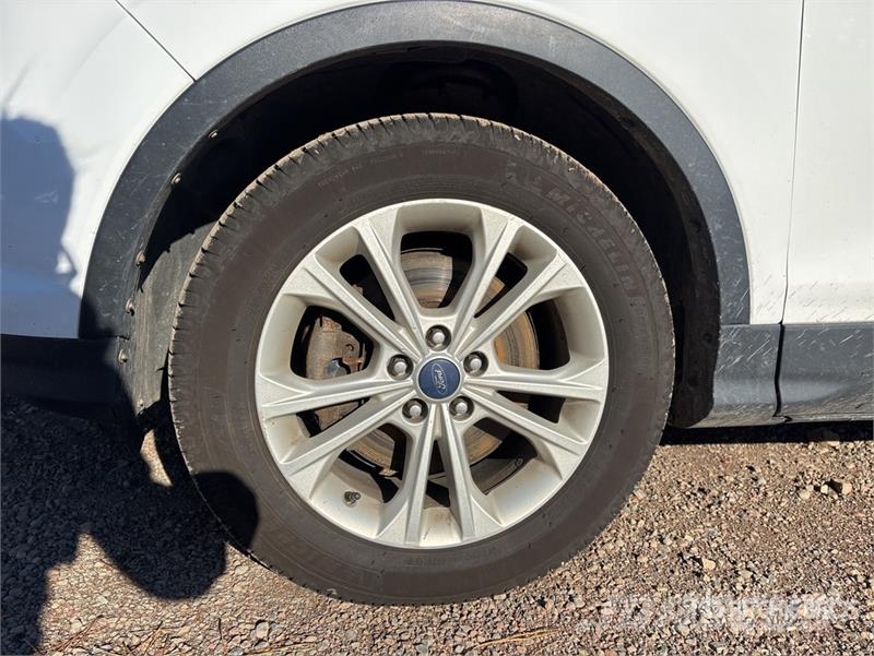 Ford Escape SE 4WD SUV سيارات