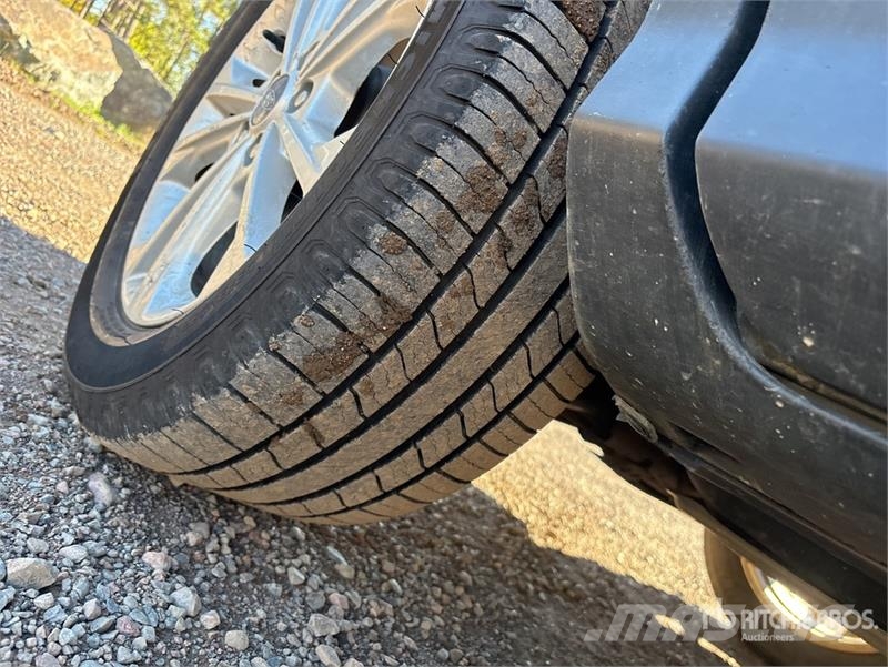 Ford Escape SE 4WD SUV سيارات