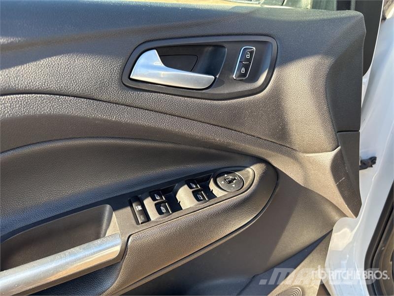 Ford Escape SE 4WD SUV سيارات