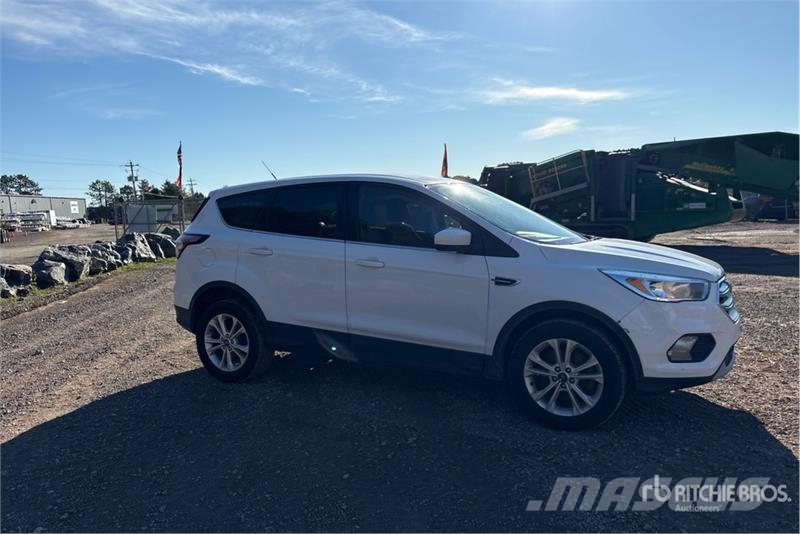 Ford Escape SE 4WD SUV سيارات