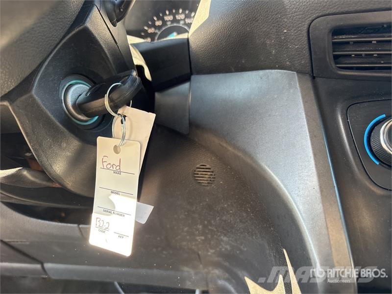 Ford Escape SE 4WD SUV سيارات
