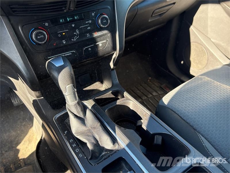 Ford Escape SE 4WD SUV سيارات