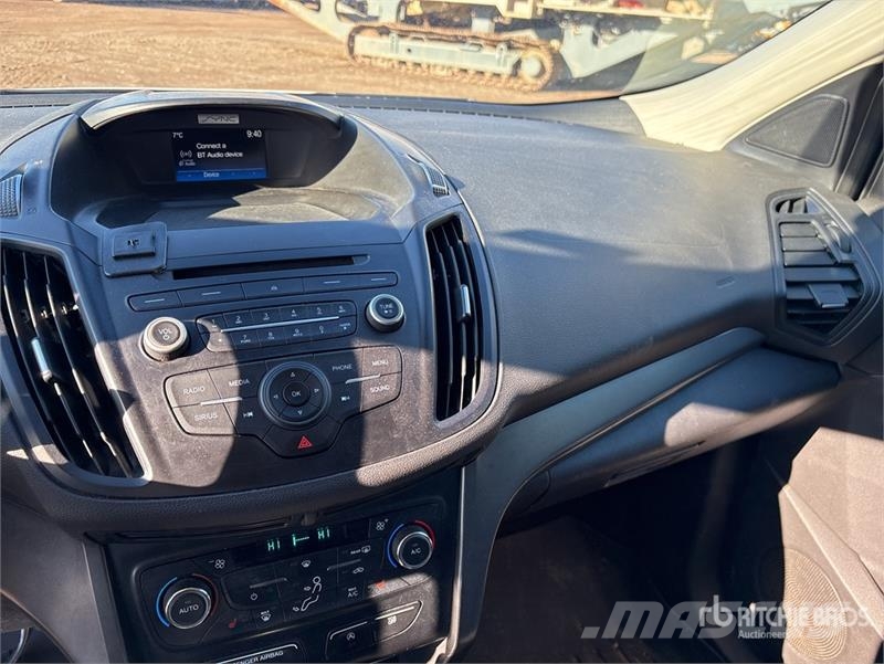 Ford Escape SE 4WD SUV سيارات