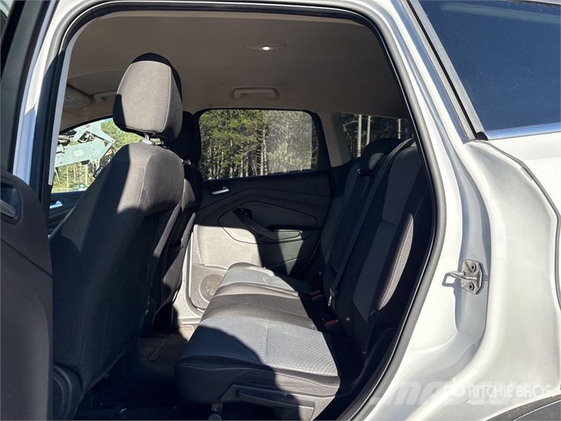 Ford Escape SE 4WD SUV سيارات