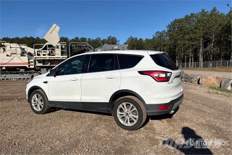 Ford Escape SE 4WD SUV سيارات