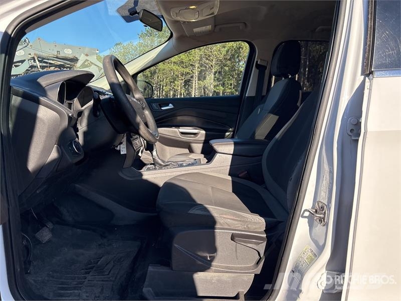 Ford Escape SE 4WD SUV سيارات