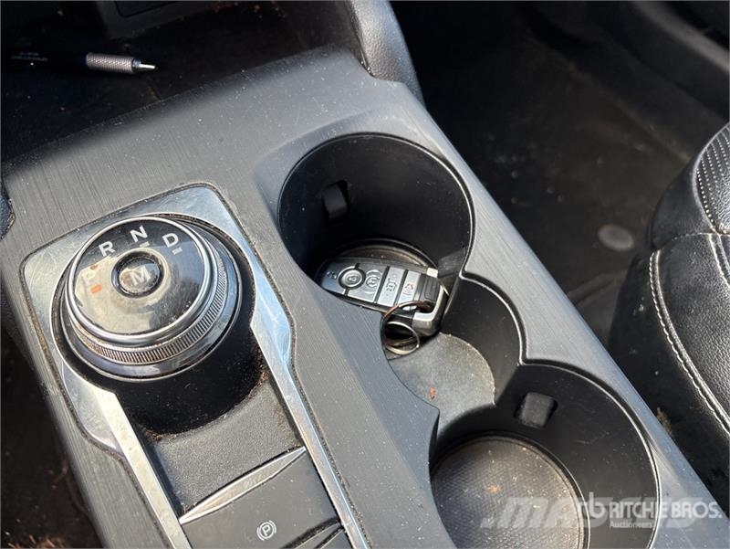 Ford Escape SEL AWD SUV Automobili