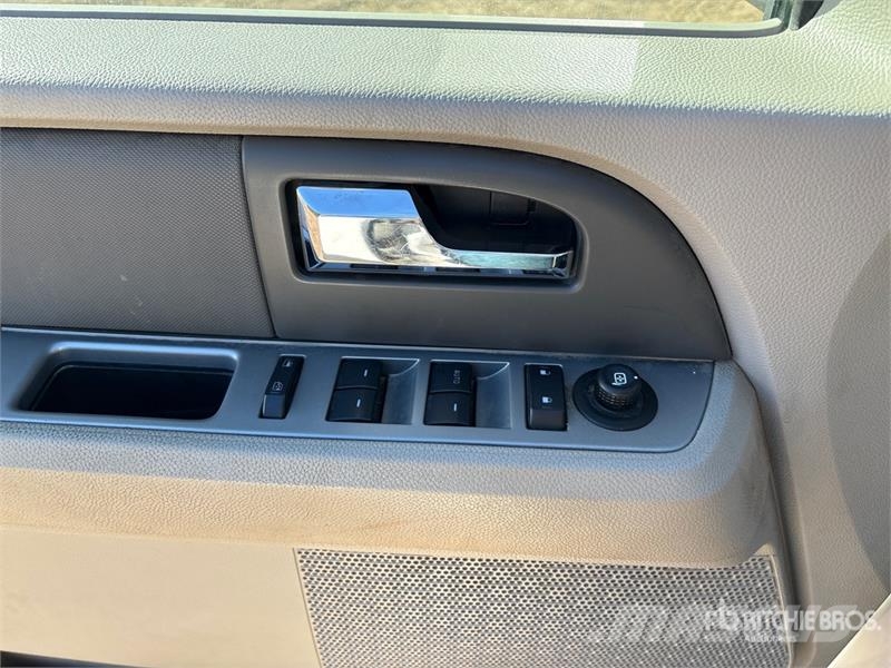 Ford Expedition 4WD SUV Avtomobili