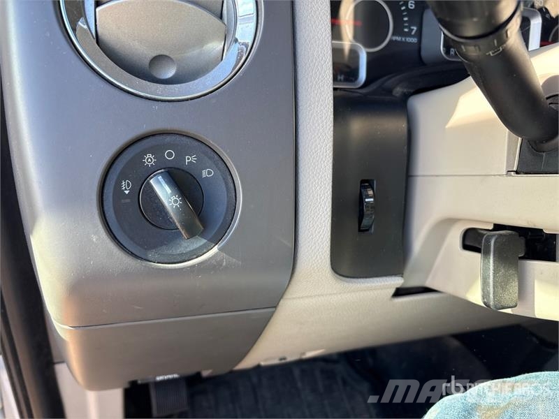 Ford Expedition 4WD SUV Avtomobili