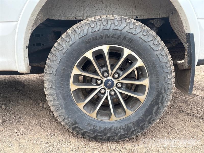 Ford F-150 4x4 Extended Cab Pickup Muu