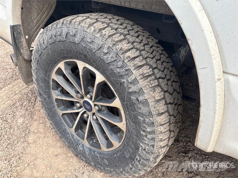 Ford F-150 4x4 Extended Cab Pickup Muu