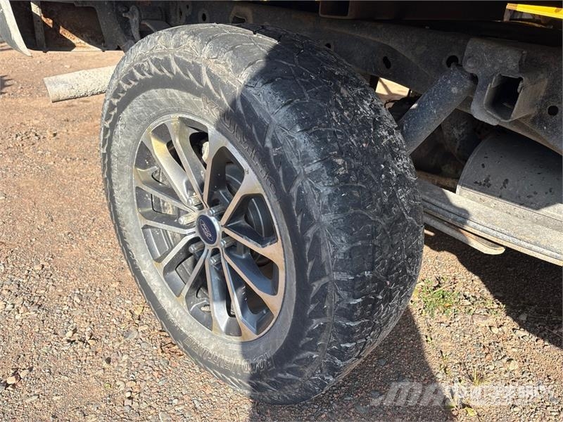 Ford F-150 4x4 Extended Cab Pickup 其他