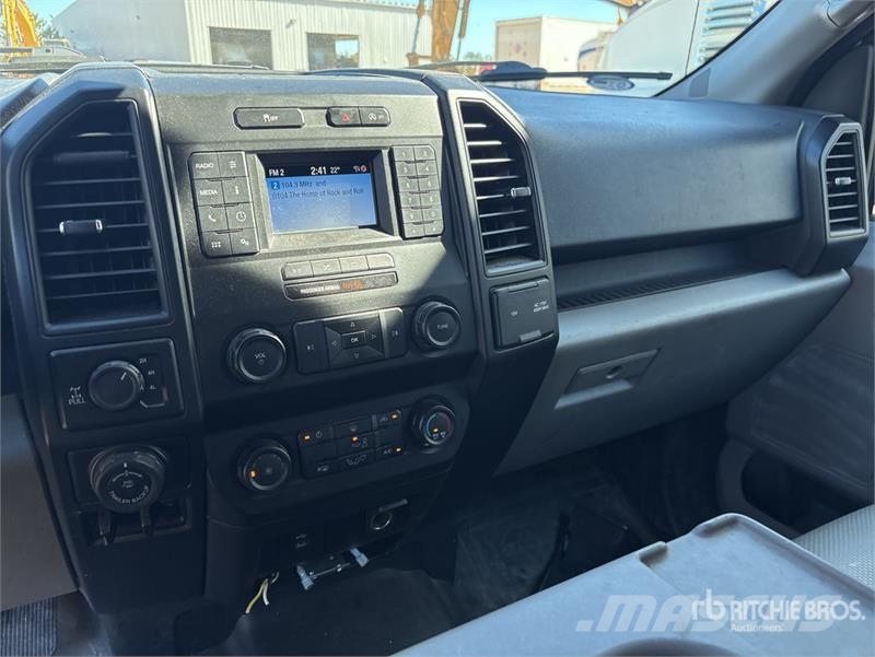 Ford F-150 XL 4x4 Extended Cab Pickup Drugi