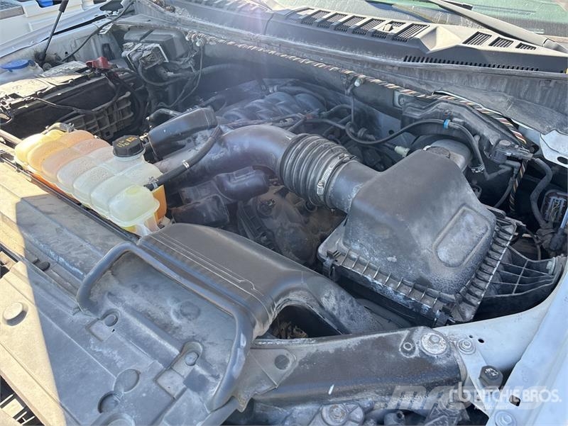Ford F-150 XL 4x4 Extended Cab Pickup Drugi