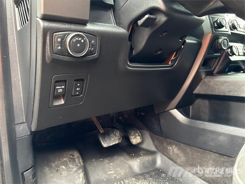 Ford F-150 XLT 4x4 Crew Cab Pickup أخرى