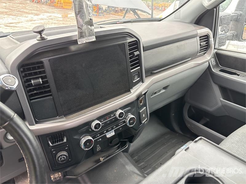 Ford F-150 XLT 4x4 Crew Cab Pickup (Inoperable) Egyéb