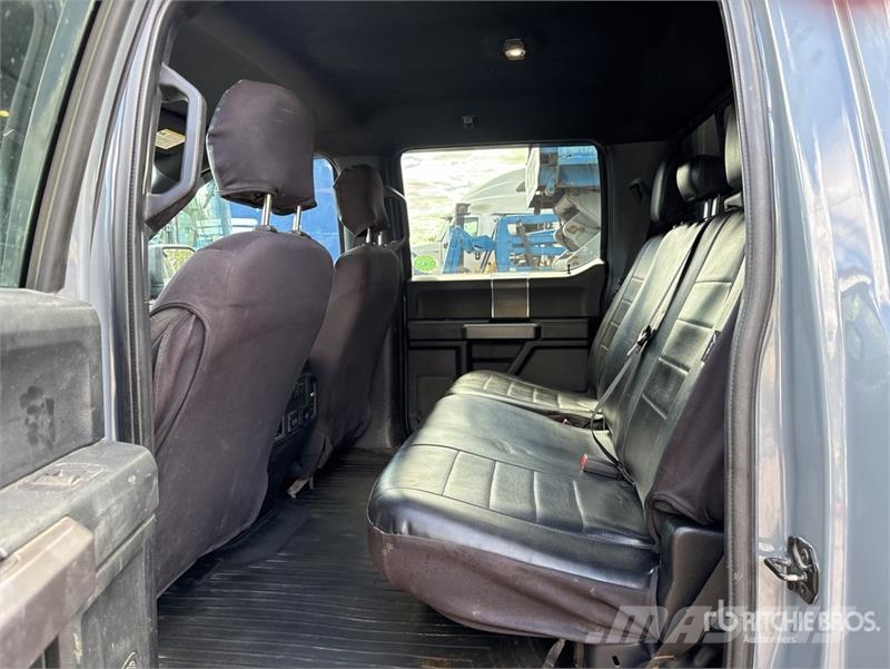 Ford F-150 XLT 4x4 Crew Cab Pickup Muu