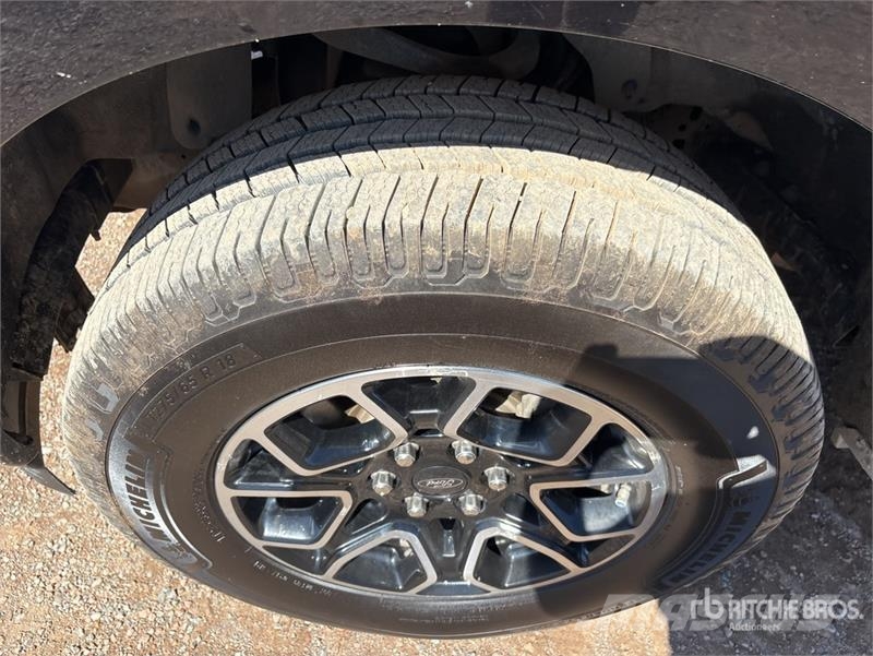 Ford F-150 XLT 4x4 Crew Cab Pickup Andre varebiler