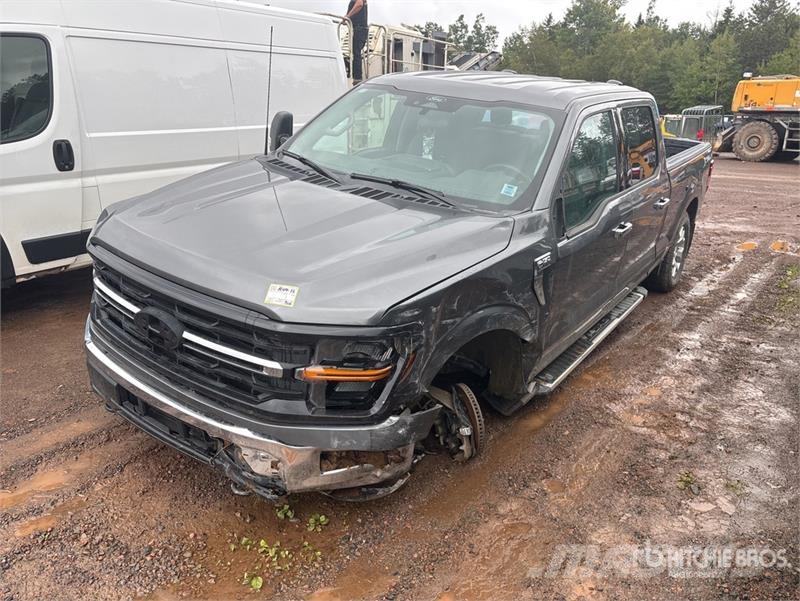 Ford F-150 XLT 4x4 Crew Cab Pickup (Inoperable) Egyéb